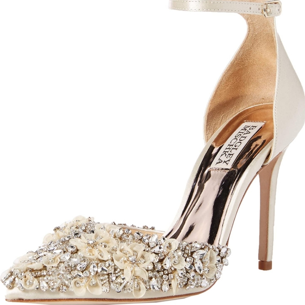 Badgley Mischka Fye Pumps in Ivory. BRAND NEW